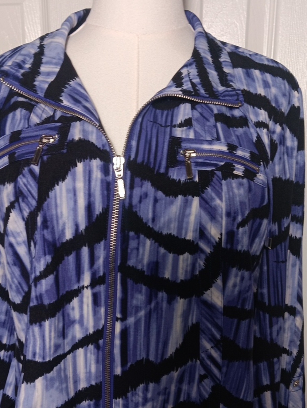 Chico’s Zenergy Purple Abstract Tie Dye Zip Up Jacket EUC - Size 1 / US 8 Med - Picture 2 of 13